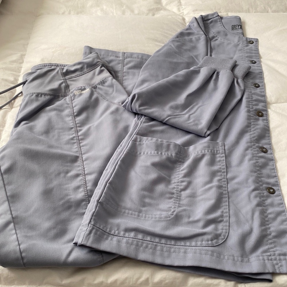Scrub set grays anatomy top is small bottoms are medium